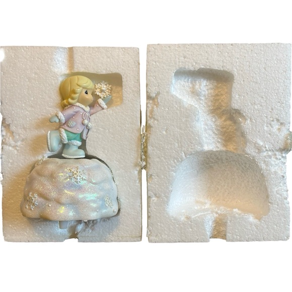 ❄️ Precious Moments 2008 Girl With Snowflake Rotating Musical Figurine | 990012 - Picture 3 of 8